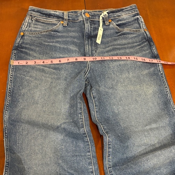 Wrangler High Rise Wanderer Flare Jean. NWT 28/30 - Picture 9 of 15